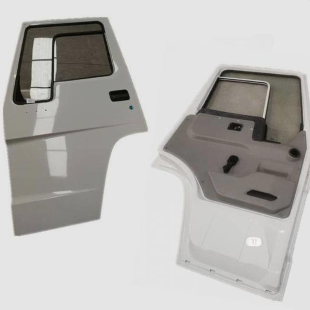 باب كابينة شاحنة